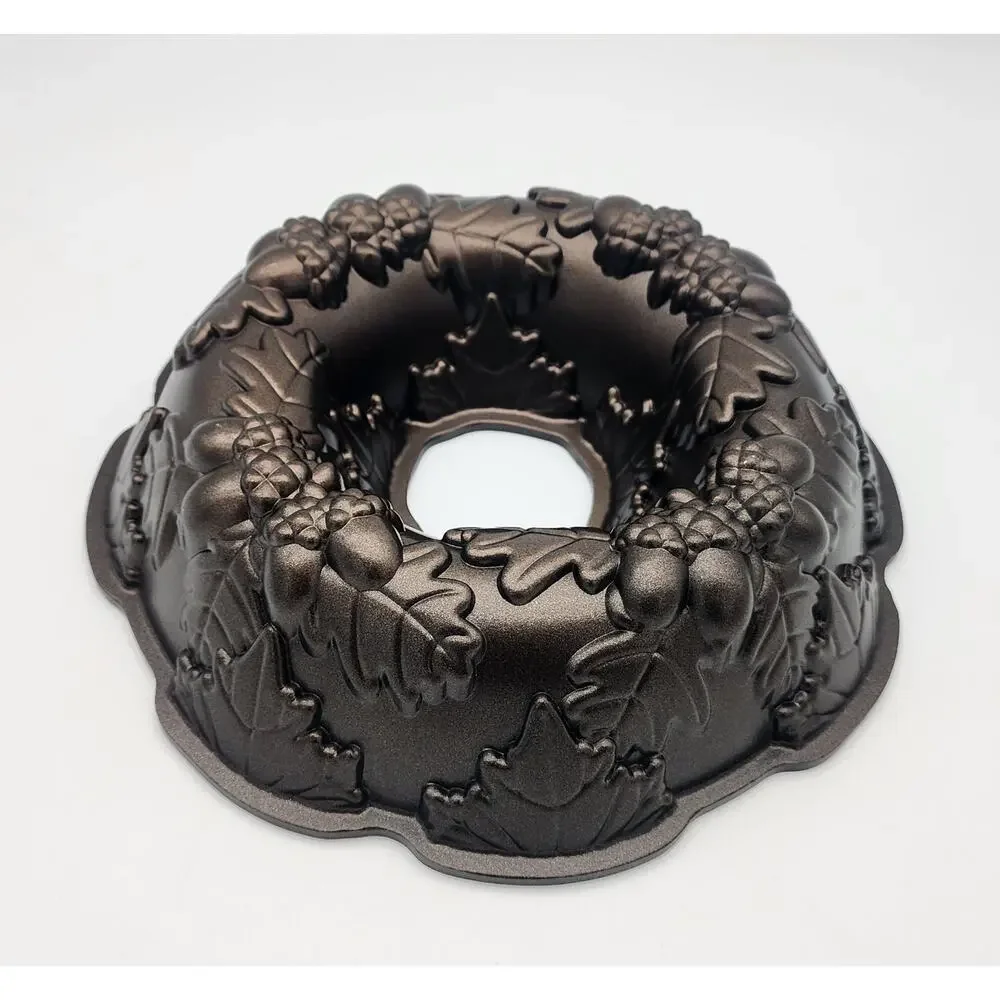 Nordic Ware Fall Harvest Autumn Wreath Bundt Cake Pan 10 Cup Non-Stick EUC